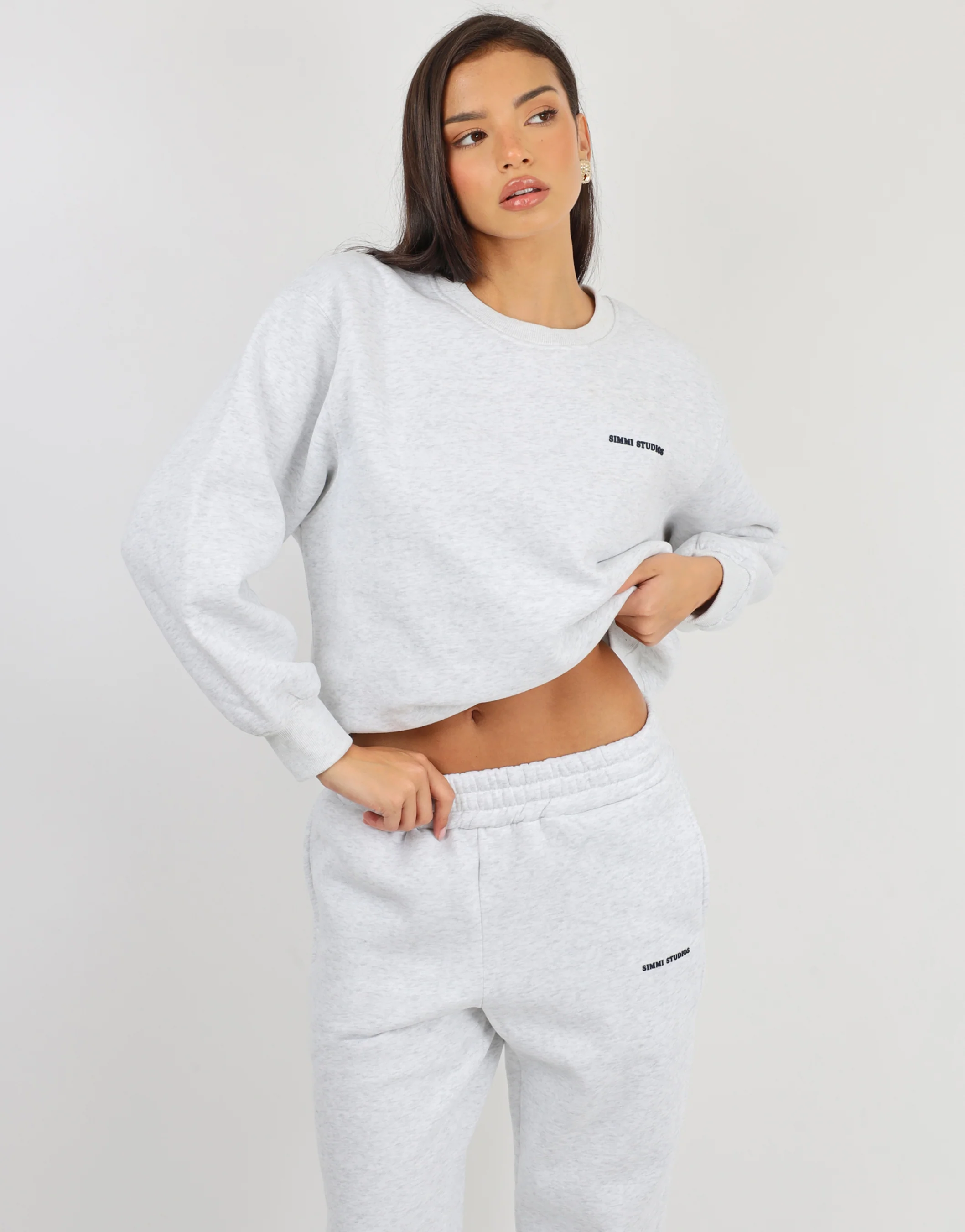 Ashby Simmi Studios Essentials Sweatshirt in Pebble Grey