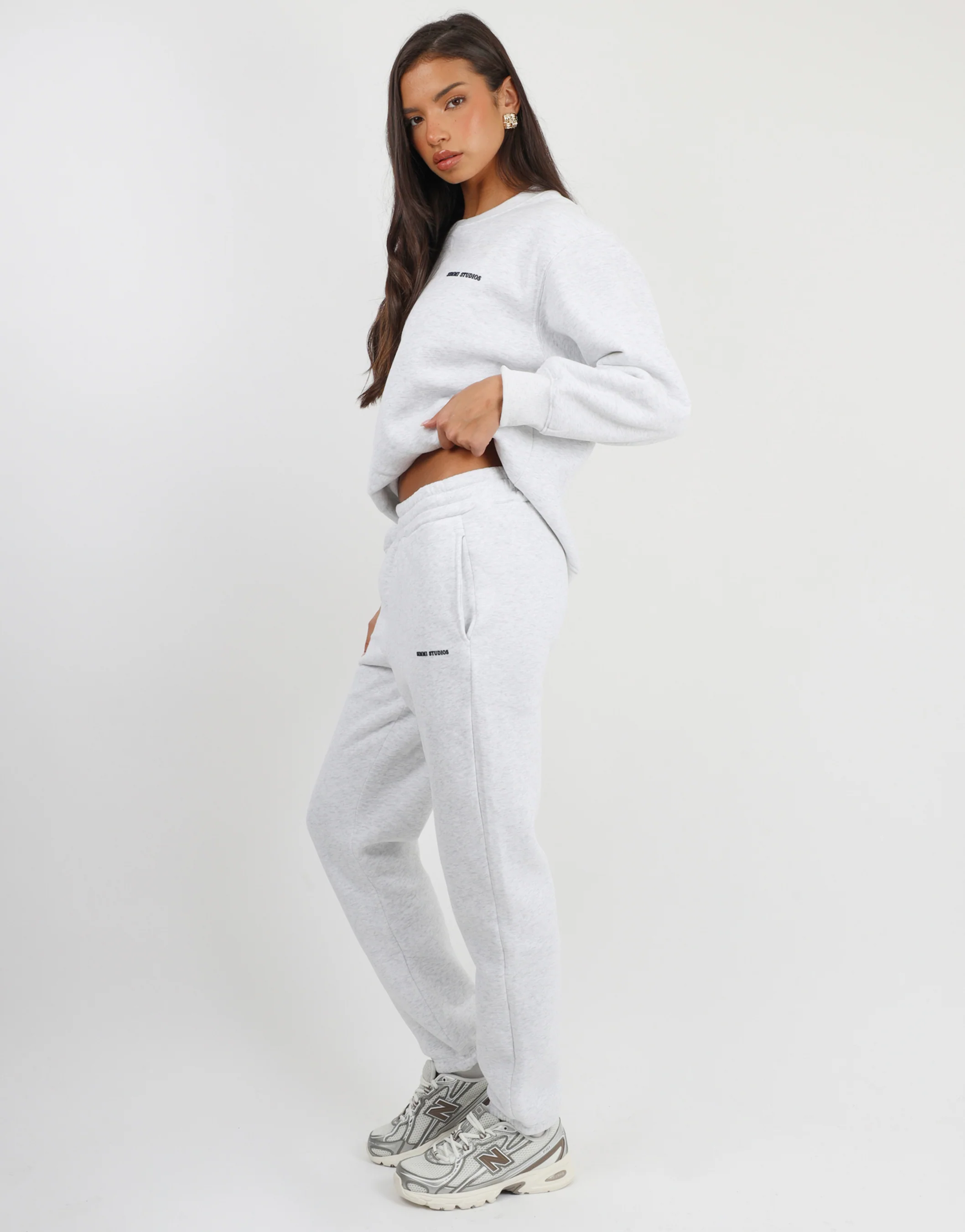 Ashby Simmi Studios Essentials Sweatshirt in Pebble Grey - Image 3