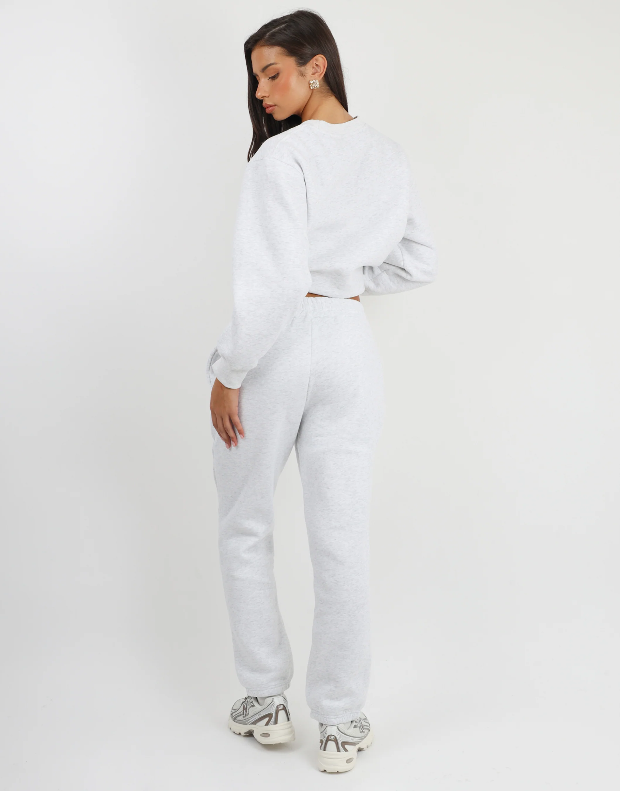 Ashby Simmi Studios Essentials Sweatshirt in Pebble Grey - Image 4