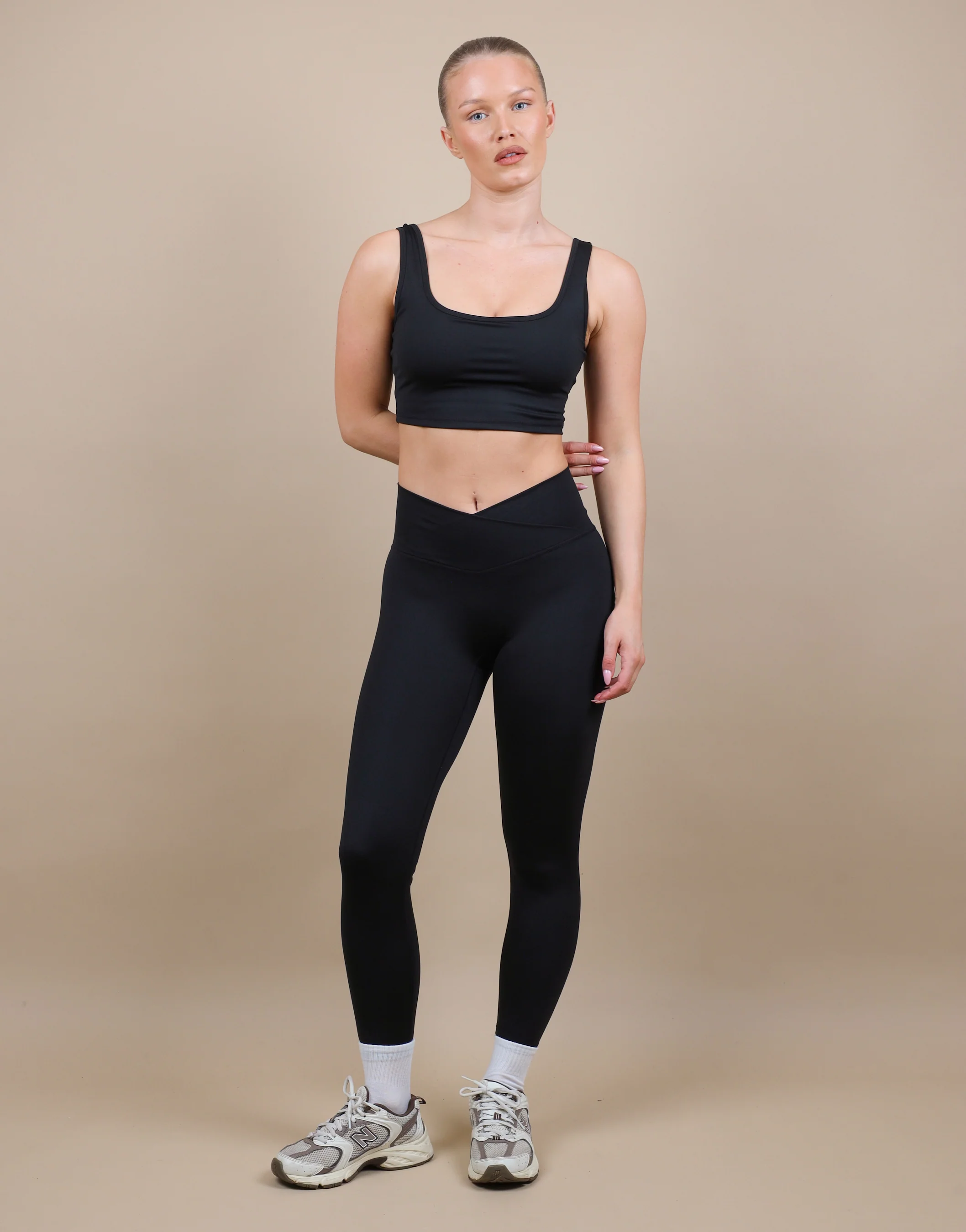 Blake V Front Leggings in Black