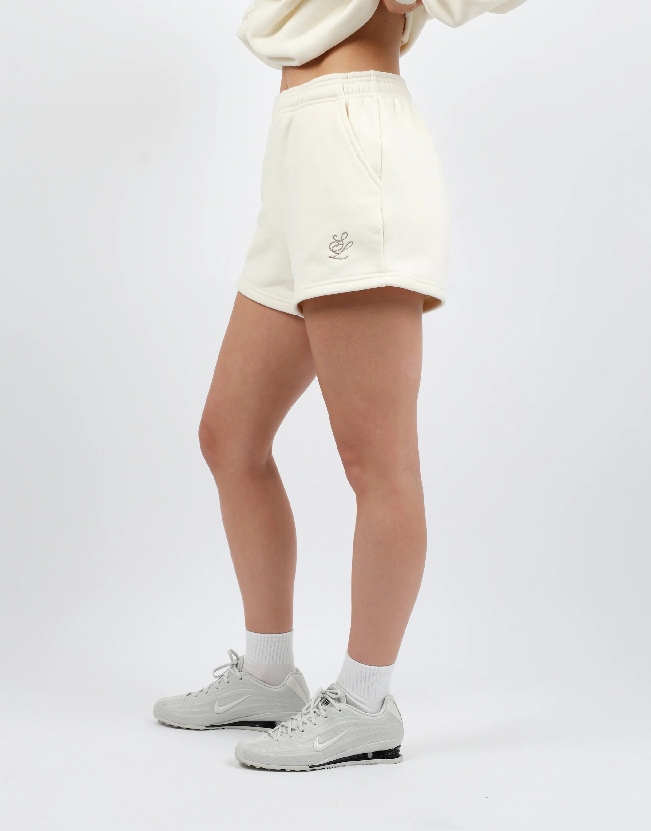 Riva Simmi Studios Embroidered Logo Shorts In Cream - Image 3